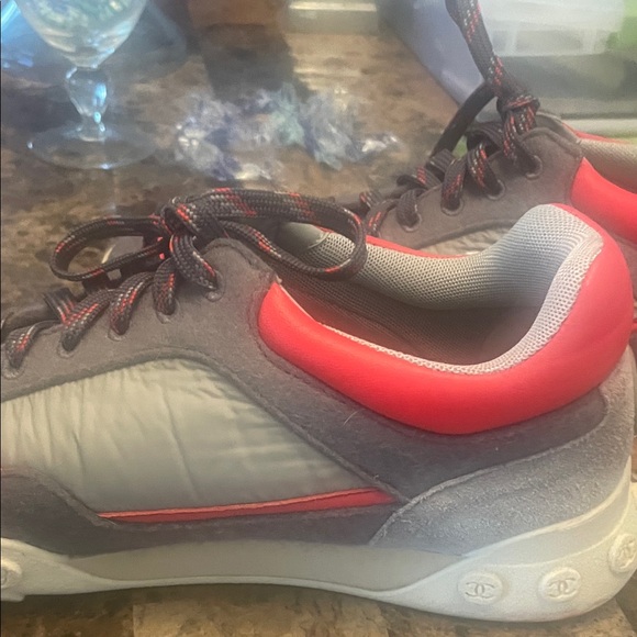 Stylish Gray and Red Men's Shoes - Picture 2 of 8